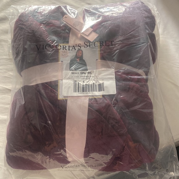 Victoria's Secret Burgundy Short Cozy Robe - Picture 4 of 6